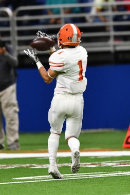 Futbolcuların bir futbol maçı sırasında inanılmaz oyunlar yapmalarının harika aksiyon fotoğrafları.