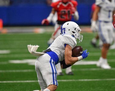 Futbolcuların bir futbol maçı sırasında inanılmaz oyunlar yapmalarının harika aksiyon fotoğrafları.