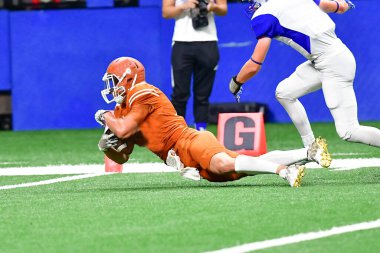 Futbolcuların bir futbol maçı sırasında inanılmaz oyunlar yapmalarının harika aksiyon fotoğrafları.