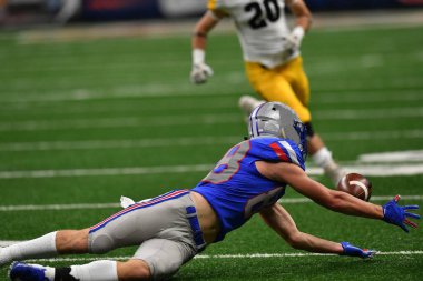Futbolcuların bir futbol maçı sırasında inanılmaz oyunlar yapmalarının harika aksiyon fotoğrafları.