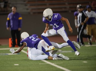 Futbolcuların bir futbol maçı sırasında inanılmaz oyunlar yapmalarının harika aksiyon fotoğrafları.