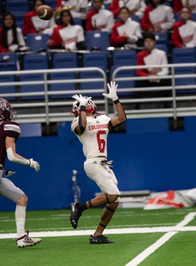 Futbolcuların bir futbol maçı sırasında inanılmaz oyunlar yapmalarının harika aksiyon fotoğrafları.