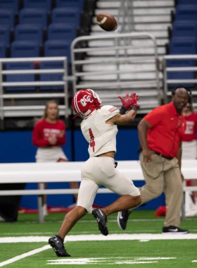 Futbolcuların bir futbol maçı sırasında inanılmaz oyunlar yapmalarının harika aksiyon fotoğrafları.