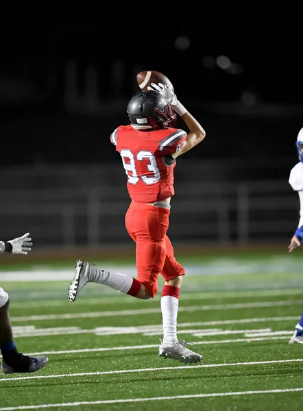 Futbolcuların bir futbol maçı sırasında inanılmaz oyunlar yapmalarının harika aksiyon fotoğrafları.