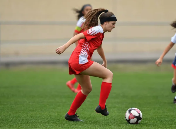 Giovane Ragazza Atletica Attraente Che Gioca Calcio Gioco — Foto Stock