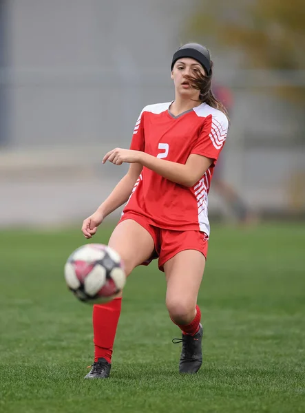 Giovane Ragazza Atletica Attraente Che Gioca Calcio Gioco — Foto Stock