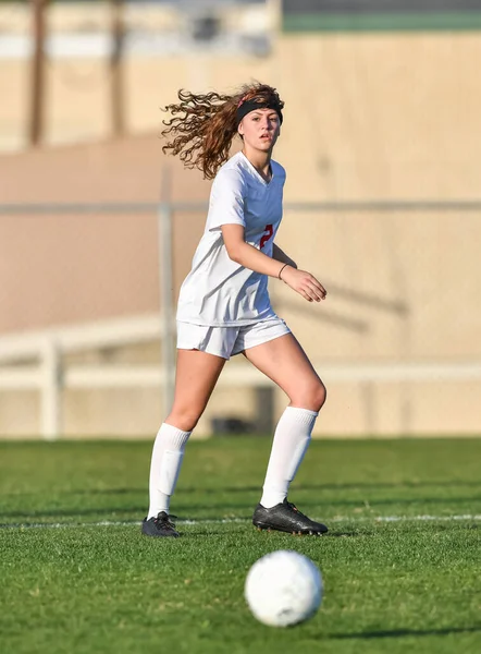 Giovane Ragazza Atletica Attraente Che Gioca Calcio Gioco — Foto Stock