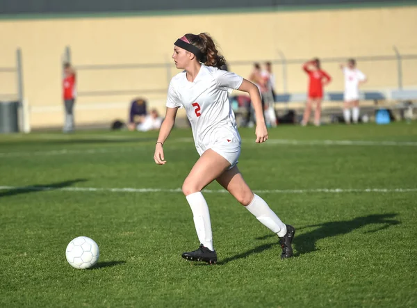 Giovane Ragazza Atletica Attraente Che Gioca Calcio Gioco — Foto Stock