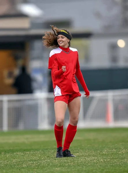 Giovane Ragazza Atletica Attraente Che Gioca Calcio Gioco — Foto Stock