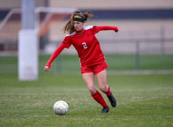 Giovane Ragazza Atletica Attraente Che Gioca Calcio Gioco — Foto Stock