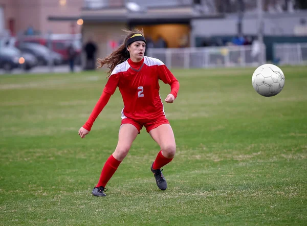 Giovane Ragazza Atletica Attraente Che Gioca Calcio Gioco — Foto Stock