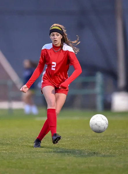 Giovane Ragazza Atletica Attraente Che Gioca Calcio Gioco — Foto Stock