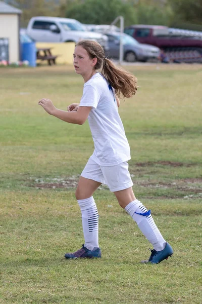 Giovane Ragazza Atletica Attraente Che Gioca Calcio Gioco — Foto Stock