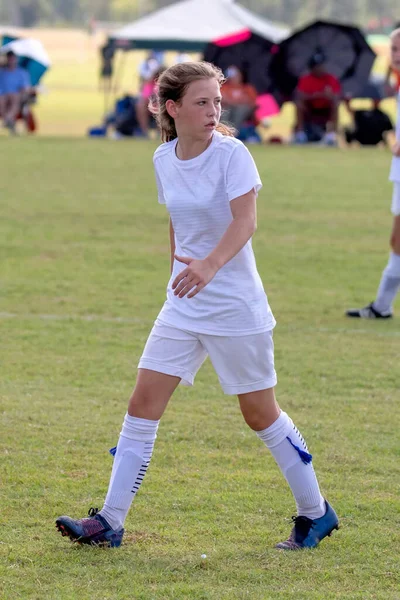 Giovane Ragazza Atletica Attraente Che Gioca Calcio Gioco — Foto Stock