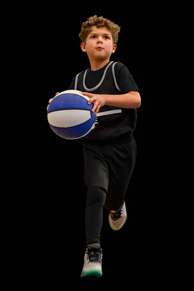 Joven Atleta Haciendo Grandes Jugadas Baloncesto Durante Juego — Foto de Stock