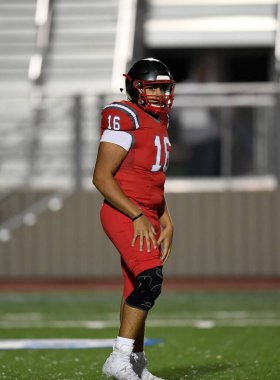 Futbolcuların bir futbol maçı sırasında inanılmaz oyunlar yapmalarının harika aksiyon fotoğrafları.