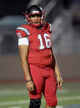 Futbolcuların bir futbol maçı sırasında inanılmaz oyunlar yapmalarının harika aksiyon fotoğrafları.