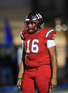 Futbolcuların bir futbol maçı sırasında inanılmaz oyunlar yapmalarının harika aksiyon fotoğrafları.