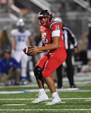 Futbolcuların bir futbol maçı sırasında inanılmaz oyunlar yapmalarının harika aksiyon fotoğrafları.