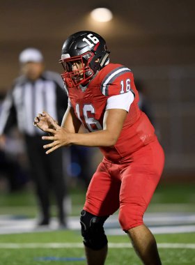 Futbolcuların bir futbol maçı sırasında inanılmaz oyunlar yapmalarının harika aksiyon fotoğrafları.