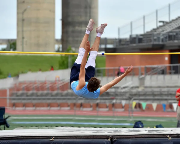 Ragazzo Atleti Che Eseguono Salto Alto Una Pista Campo Incontrano — Foto Stock