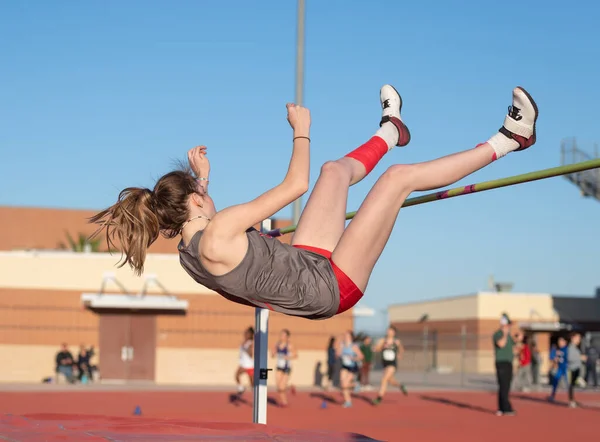 Ragazze Che Eseguono Salto Alto Altri Eventi Una Gara Atletica — Foto Stock