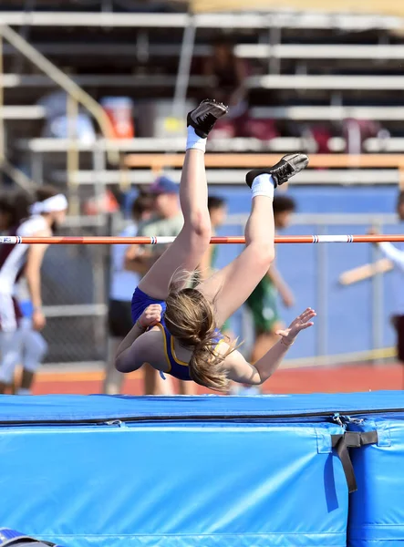 Ragazze Che Eseguono Salto Alto Altri Eventi Una Gara Atletica — Foto Stock