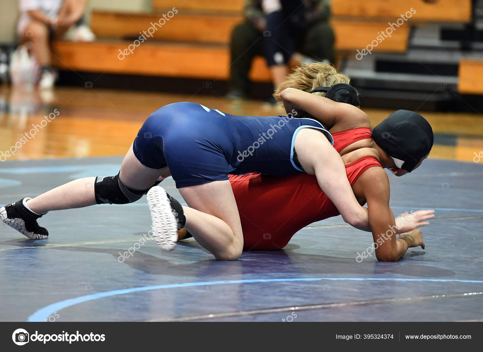 Luchadoras Atléticas Compitiendo Encuentro Lucha Libre fotografía de