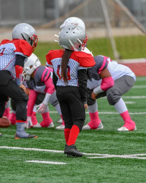 Маленькі Діти Грають Футбол Прапорі — стокове фото