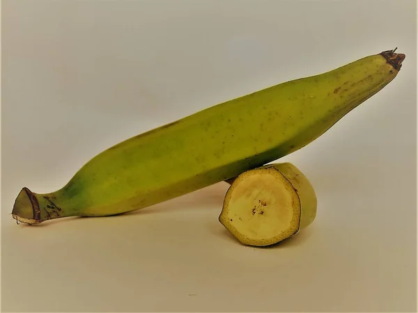 Zwei Bananen Isoliert Einem Weißen Hintergrund Platziert Die Banane Ist — Stockfoto