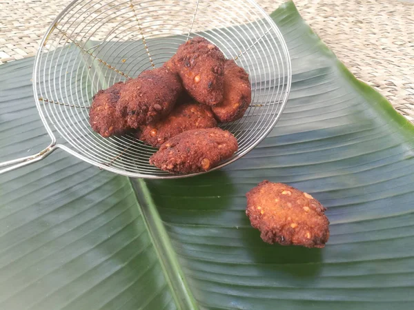 Stekt Parippu Vada Placerad Ett Bananblad Traditionellt Sätt Det Faktiskt — Stockfoto