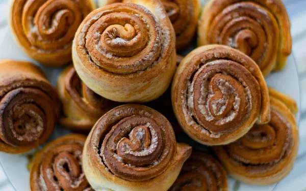 Hemmagjorda Kanelbullar Till Frukost Eller Dessert — Stockfoto