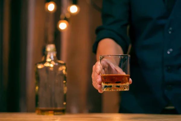 Barman Versant Whisky Verre Whisky — Photo