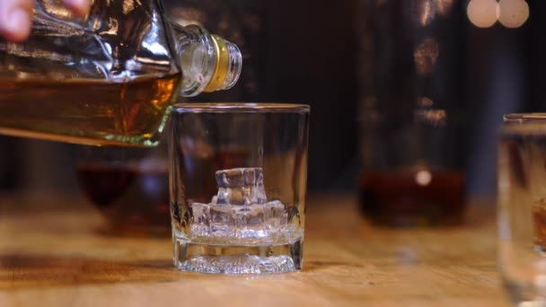 Celebra Whisky Una Fiesta Amistosa Restaurante — Vídeos de Stock