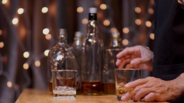 Celebra Whisky Una Fiesta Amistosa Restaurante — Vídeos de Stock