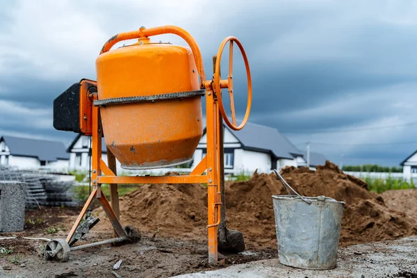 Una Hormigonera Naranja Donde Prepara Cemento Para Las Obras Construcción — Foto de Stock