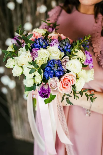 Bouquet Mariage Mariée Entre Les Mains Des Femmes Fleurs Mariage — Photo