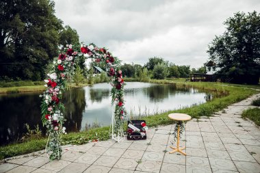 Düğün kemeri, düğün kapısı, çıkış kaydı