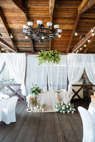 Virágok Gyertyák Esküvői Asztal Díszítésében Esküvői Dekoráció Természetes Anyagokból Készült — Stock Fotó