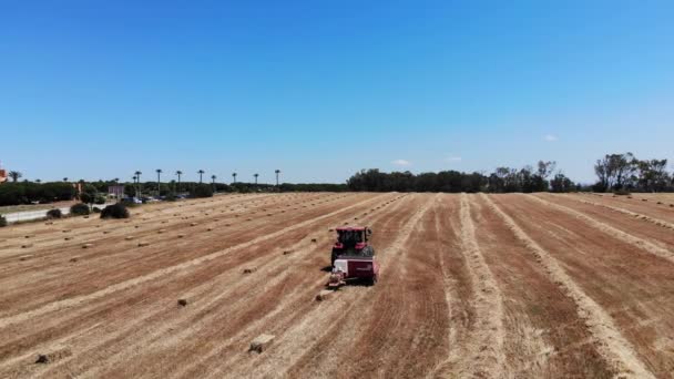 Vista Aérea Campo Con Pajar — Vídeos de Stock