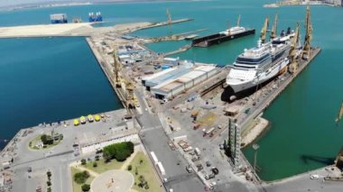 Yolcu gemileriyle Miami Limanı. Miami yolculukları için Amerika Birleşik Devletleri'nde önemli bir liman