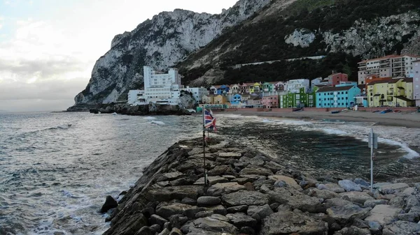 İber Yarımadası 'nın güneyindeki ünlü Cebelitarık Kayası, Uk