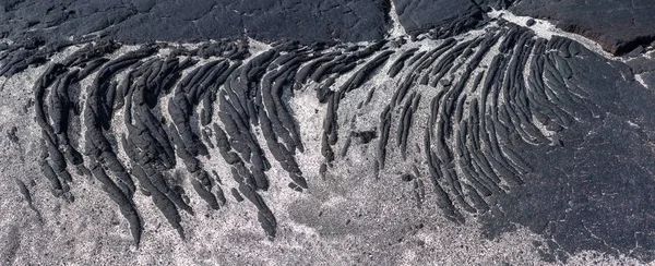 Schwarze Erstarrte Lava Mit Hellem Sand Nahaufnahme Auf Der Insel — Stockfoto