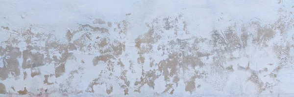抽象明亮的墙壁纹理与强风化石膏的全景 — 图库照片