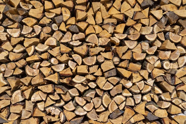 Detail Eines Holzstapels Mit Vielen Kleinen Holzstücken Sonnenschein — Stockfoto