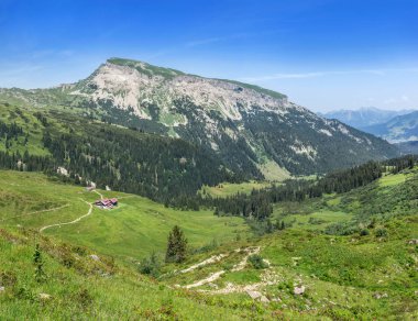 Dağdaki Hoher Ifen Dağı 'na bakın. Schwarzwasserhuette Dağı ve Schwarzwassertal Vadisi, Avusturya' nın Allgau Alpleri 'ndeki Kleinwalsertal Vadisi.. 
