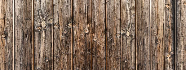 Szczegóły Starej Rustykalnej Mocno Wietrznej Brązowej Drewnianej Ściany Wykonanej Pionowych — Zdjęcie stockowe
