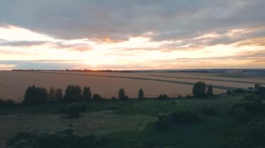 Nehrin üzerinde gün batımı