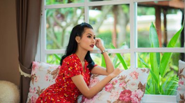 Güzel genç Asyalı kadın.