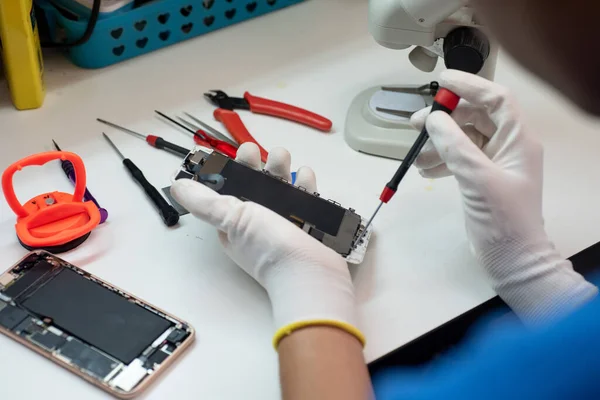 Repair mobile phones or smartphones